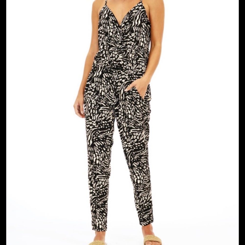 Jumpsuit stretchy waist and adjustable straps
